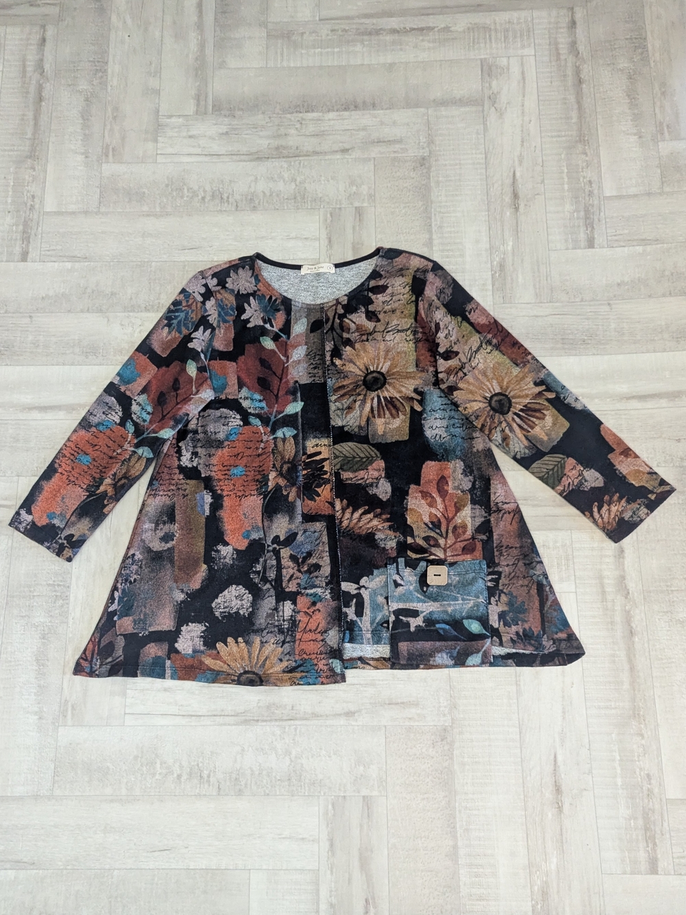 Jess & Jane S Lisa Sunflower Floral Brushed Knit Patch Pocket Top Artsy Boho